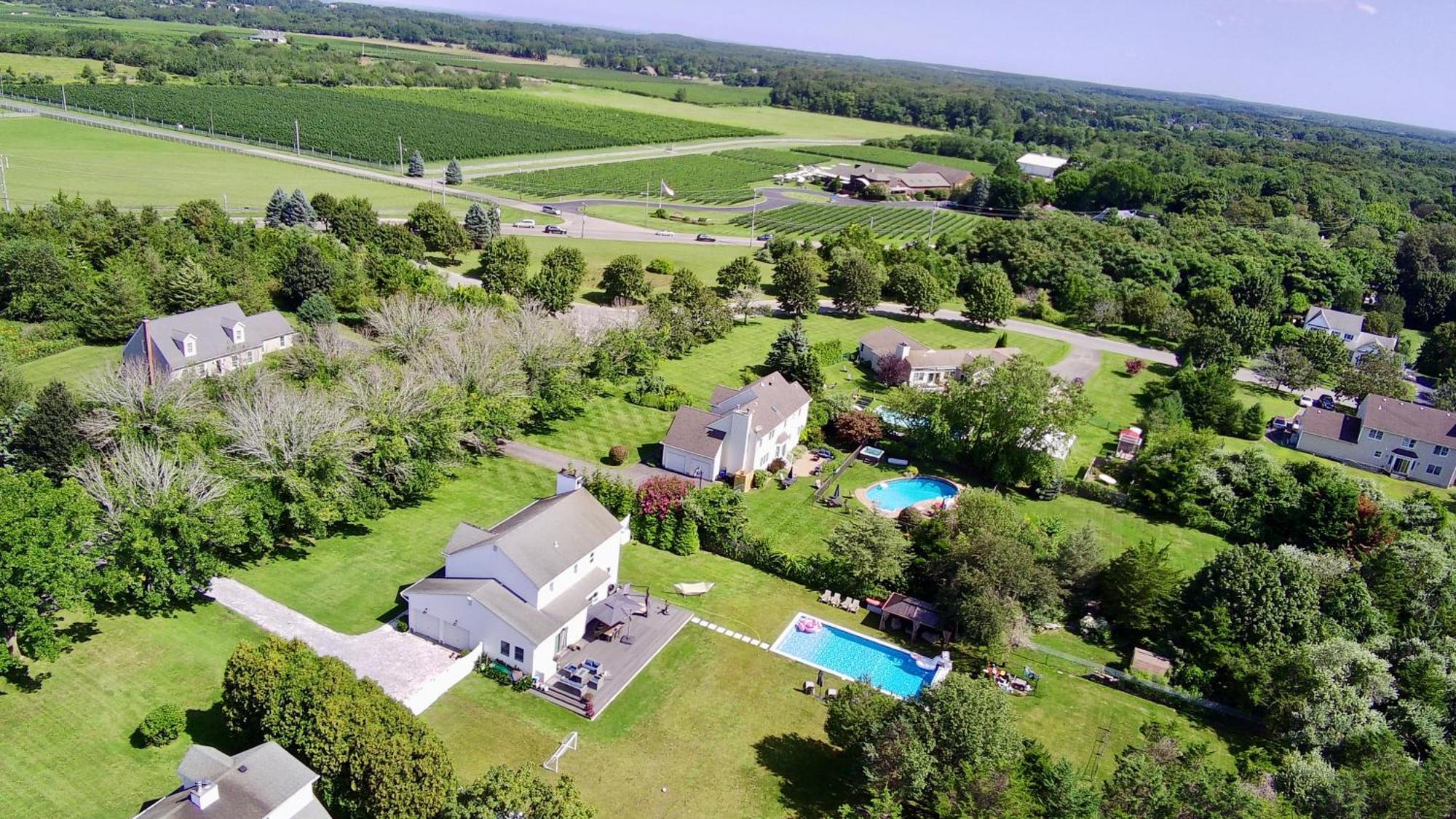 North Fork House For Rent Villa Mattituck Bagian luar foto
